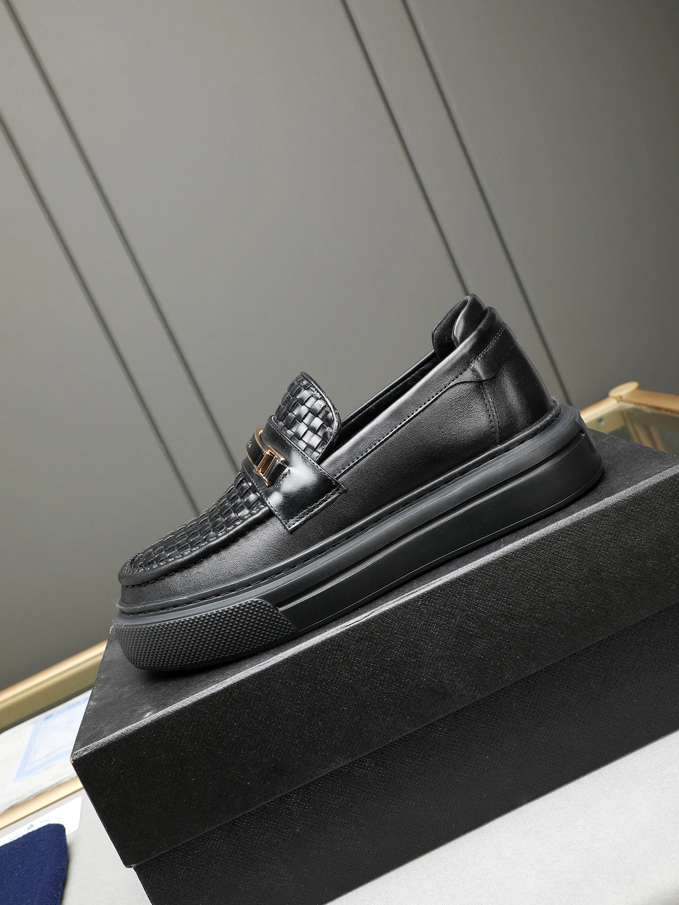 Men's Men's Shoes 💰500 Prada/Prada Men's new casual shoes, this upper is made of imported calfskin + sheep lining! The outsole is made of non-slip foam outsole, which feels good on your feet and is a fashionable and stylish item!  Size: 38-44 (45 customized)